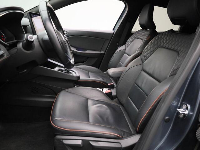 Renault CLIO 1.6 E-Tech Hybrid 140 Initiale Paris | Climate Control / ECC | Licht metalen velgen 17 inch | Cruise control | Connectiviteit | Navigatie | Lederen bekleding | Stoelverwarming | LED koplampen | Park Distance Control voor en achter, |Achteruitrijcamera |