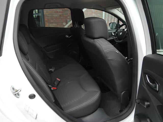 Renault CLIO Estate 0.9 TCe Limited | Airco | Navigatie | Lichtmetalen velgen | Trekhaak | Parkeersensoren achter | Cruise control | Armsteun voor | Extra getint glas