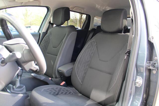 Renault CLIO Estate 0.9 TCe Limited | Parkeersensoren achter | Navi | Cruise Control