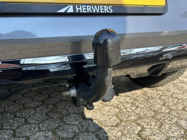 Renault CLIO 1.6 E-Tech Hybrid 145 Techno / Navigatie / Trekhaak / Apple Carplay & Android Auto / Dealer onderhouden / Achteruitrijcamera / Climate Control / Cruise Control / Lichtmetalen Velgen /