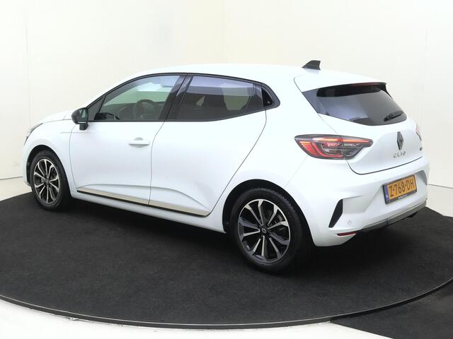 Renault CLIO 1.6 E-Tech Full Hybrid 145 PK techno | Automaat | Navigatie | Airco | Parkeersensoren Voor + Achter | 360 Camera | Stoel & Stuurverwarming |