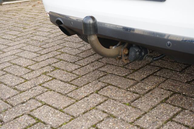 Renault CLIO 1.0 TCe Zen Facelift | TREKHAAK | NAVI | PDC |