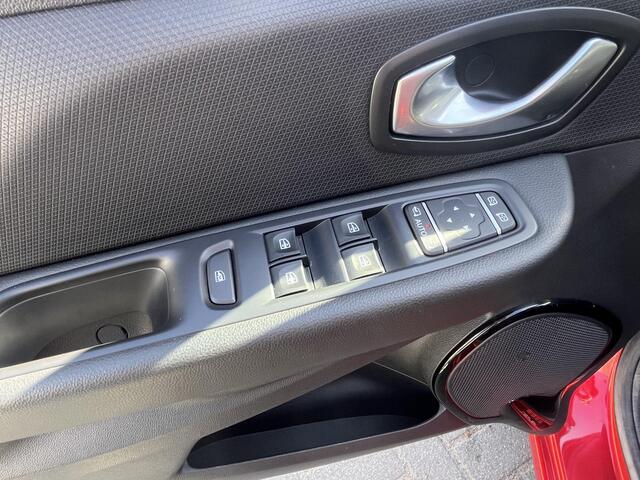 Renault CLIO Estate TCe 90 Intens / Navigatie / Bluetooth / Dealer Onderhouden / Airco / Cruise Control / Stoelverwarming/ Trekhaak /