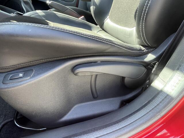 Renault CLIO Estate TCe 90 Intens / Navigatie / Bluetooth / Dealer Onderhouden / Airco / Cruise Control / Stoelverwarming/ Trekhaak /