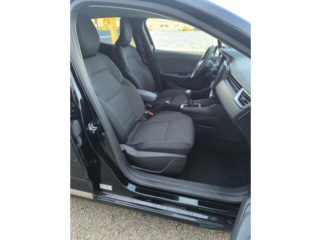 Renault CLIO 1.0 TCe Intens Stoel verwarming, DAB, Carplay, parkdistance, prive glas, 17 inch velgen, cruise + climate control