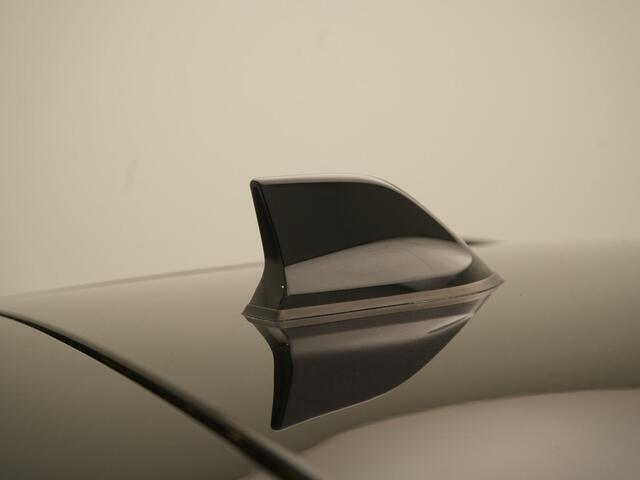 Renault CLIO TCe 130 EDC Initiale Paris - RIJKLAARPRIJS - Achteruitrijcamera - Stoel- en Stuurverwarming!