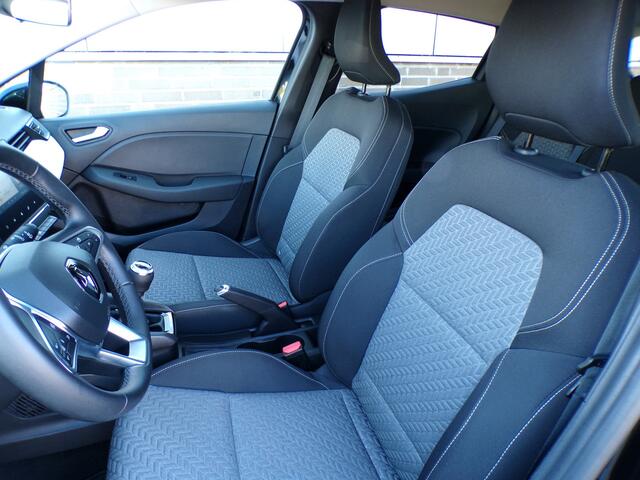 Renault CLIO 1.0 TCe 90 evolution, Carplay + Android Auto / Full LED. / Sensoren / Navigatie / 16'' LMV