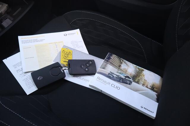 Renault CLIO 0.9 TCe Limited NL-Auto!! Apple Car-play I PDC I Navigatie