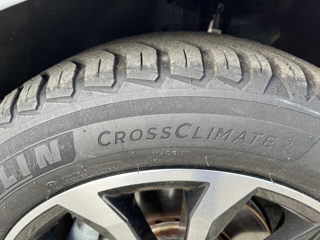 Renault CLIO 1.6 E-Tech Full Hybrid 145 techno / CAMERA 360 / TREKHAAK / PARKEERSENSOREN VOOR EM ACHTER /CROSS CLIMATE ALL SEASON BANDEN