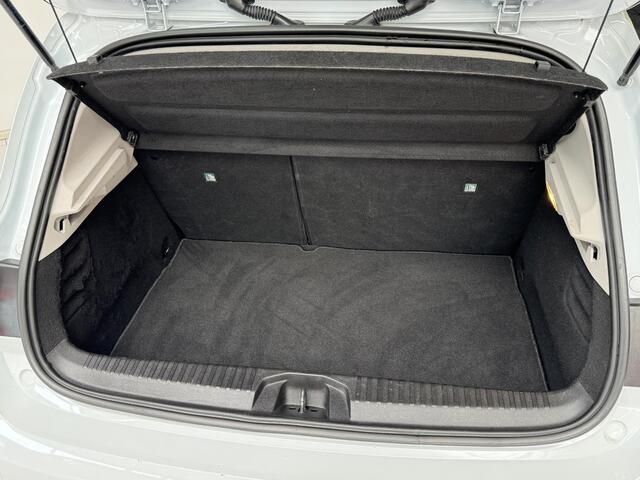 Renault CLIO 1.6 E-Tech Hybrid 140 Zen | Apple CarPlay / Android Auto | Trekhaak | Parkeersensoren | Cruise Control |