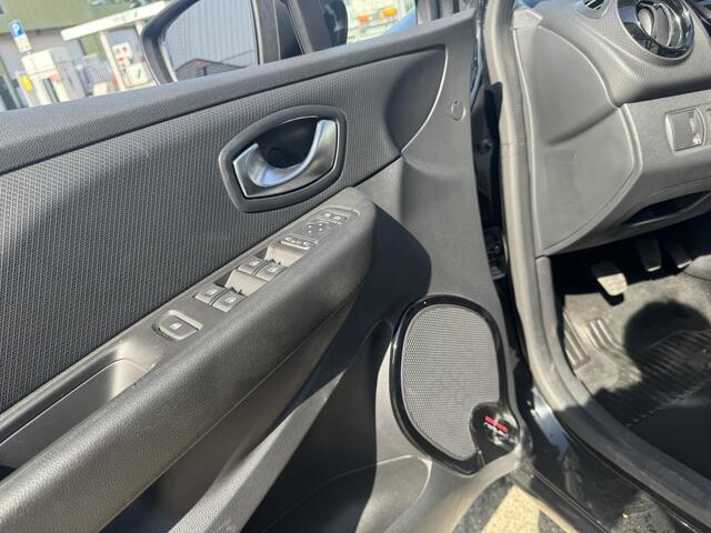 Renault CLIO 1.5DCI Intens Keyl. Led Leer Clima Sensor