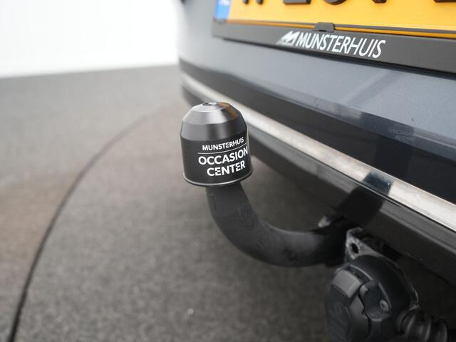 Renault CLIO 1.6 E-Tech Hybrid 140 Initiale Paris - RIJKLAARPRIJS - Achteruitrijcamera - Stoel- en Stuurverwarming - Trekhaak