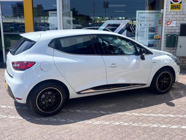 Renault CLIO 0.9 TCe Limited | NAP | Navigatie | DAB | Airco | Cruise Control | Parkeersensoren | Lichtmetaal |