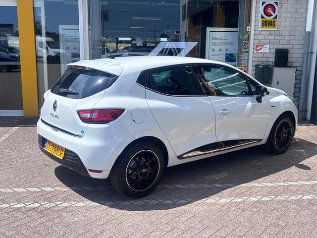 Renault CLIO 0.9 TCe Limited | NAP | Navigatie | DAB | Airco | Cruise Control | Parkeersensoren | Lichtmetaal |