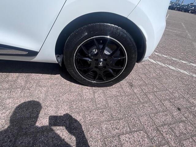Renault CLIO 0.9 TCe Limited | NAP | Navigatie | DAB | Airco | Cruise Control | Parkeersensoren | Lichtmetaal |