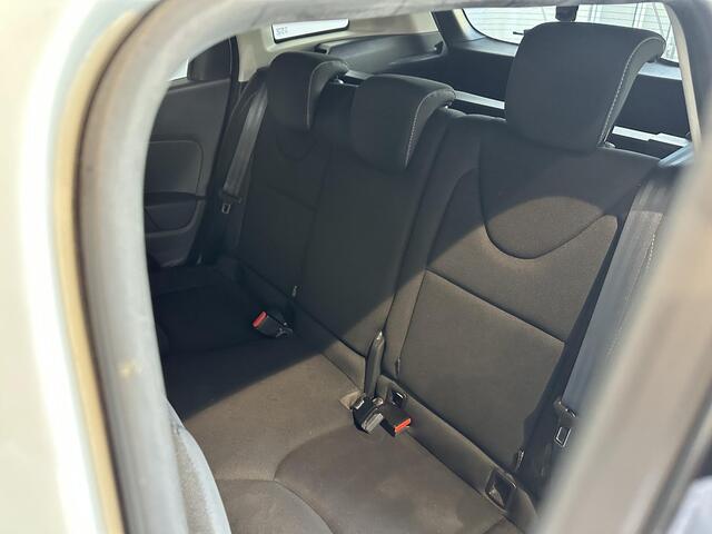 Renault CLIO Estate 0.9 TCe Limited ALL-SEASON BANDEN | PARKEERSENSOREN ACHTER | AIRCO | NAVIGATIE |