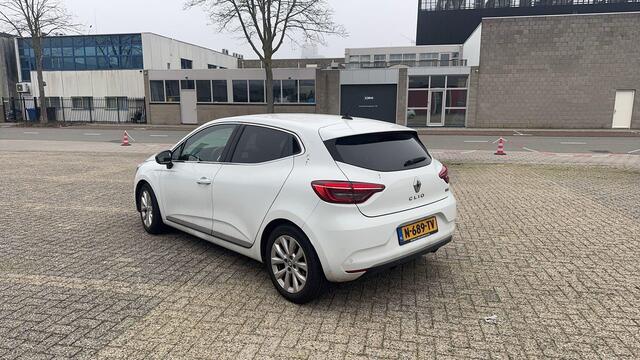 Renault CLIO 1.6 E-Tech Hybrid 140 Intens l CAMERA l PARKEERSENSOREN VOOR EN ACHTER | NAVIGATIE l BIJ ONS DEALER ONDERHOUDEN