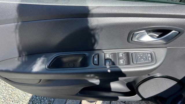Renault CLIO Estate 0.9 TCe Limited