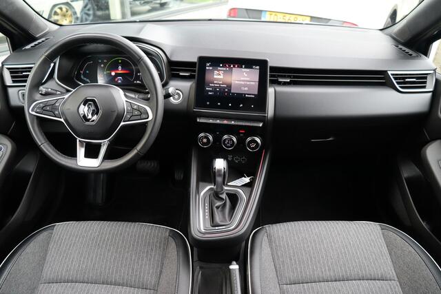 Renault CLIO 1.6 E-Tech Hybrid 140 Intens | Trekhaak | Climate Control | Carplay | Allseasons