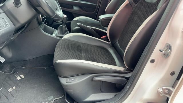 Renault CLIO Estate 0.9 TCe Bose FULL LED / KEYLESS / CAMERA / ANDROID AUTO / NAVI / CLIMA / PDC / BLUETOOTH / CRUISE / NL-AUTO