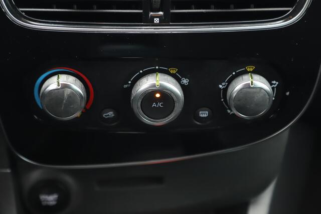 Renault CLIO 0.9 TCe Limited 16 inch LMV Navigatie Bluetooth Airco Cruise Control LED Parkeersensor