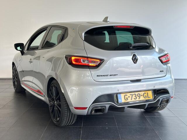 Renault CLIO 1.6 Turbo R.S. Trophy UNIEK! | ACHTERUITRIJCAMERA | STOELVERWARMING | AKRAPOVIC UITLAATSYSTEEM | BOSE AUDIOSYSTEEM |