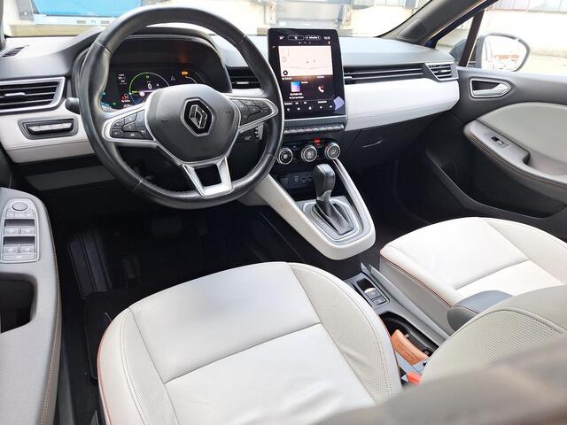 Renault CLIO 1.6 E-Tech Hybrid 140 Initiale Paris | HEV | Leder | Blindspot | 360 Cam | stuur/stoel verwarming |