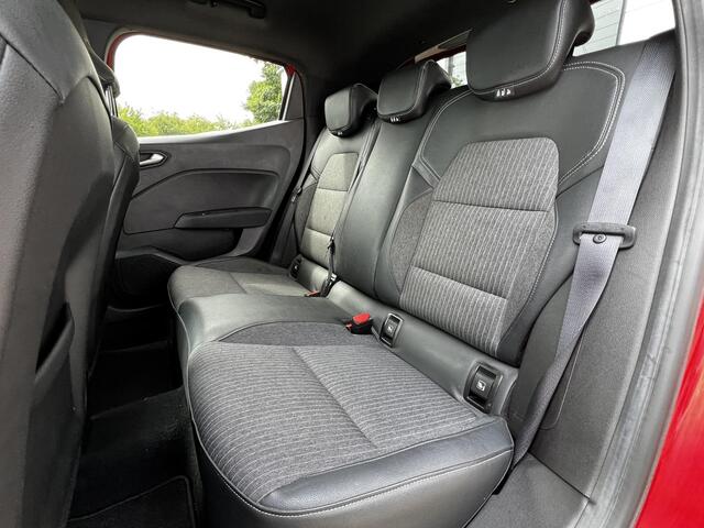 Renault CLIO 1.0 TCe Intens | Trekhaak | Navigatie | Apple CarPlay | Cruise control | All season banden |