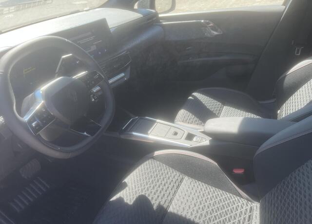 Renault CLIO 1.8 Hybrid 160 techno - pack première met verwarmbare en verstelbare stoelen