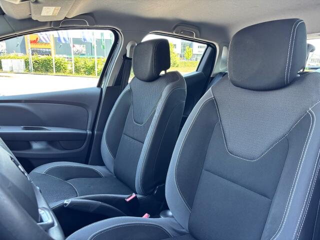 Renault CLIO TCe 90 Zen Navi Trekhaak All Season banden