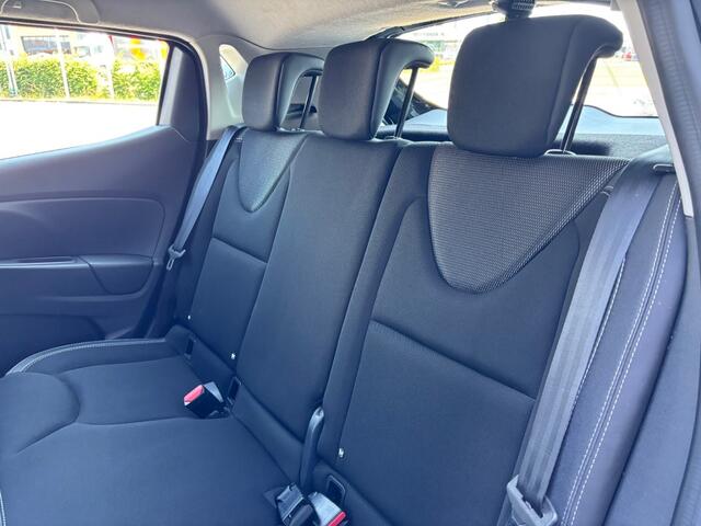 Renault CLIO TCe 90 Zen Navi Trekhaak All Season banden