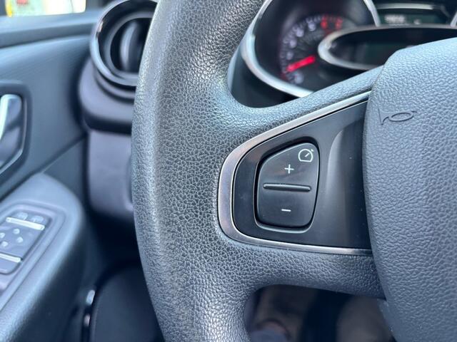Renault CLIO TCe 90 Zen Navi Trekhaak All Season banden