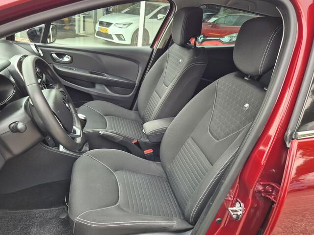 Renault CLIO 0.9 TCe Limited 5 DEURS / AIRCO / CRUISE CONTROL / 4 SEIZOENEN BANDEN / BOSE /
