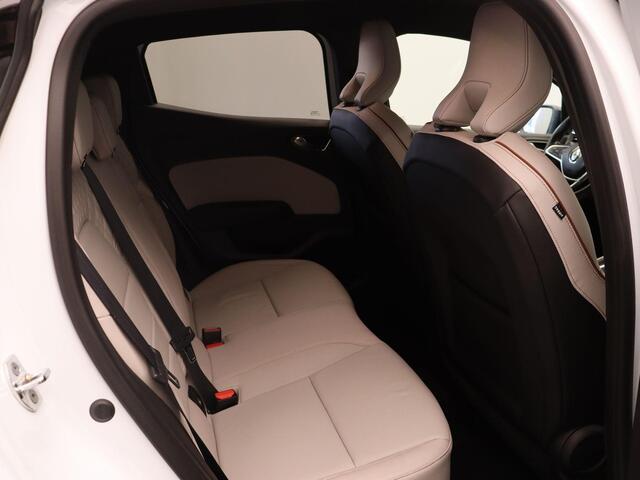 Renault CLIO E-Tech Hybrid 140pk Initiale Paris | Stoel- en stuurwielverwarming | Lederen bekleding | Achteruitrijcamera | Apple Carplay / Android Auto |