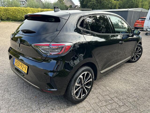 Renault CLIO 1.6 E-Tech Full Hybrid 145 techno