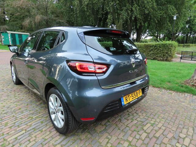 Renault CLIO 1.2 TCe Intens Leer/Stof Sportstoelen Ecc Cruisecontrol Navigatie Achteruitrijcamera Keyless Entry Bleutooth Pdc Led 5 Drs Lm Velgen***Goed Onderhouden***