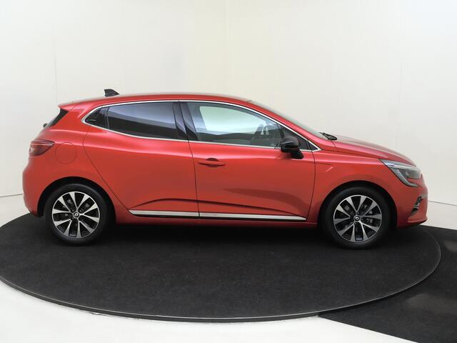 Renault CLIO 1.6 E-Tech Hybrid 145 PK Techno | Pack Advanced Safety | Pack Infotainment 9.3" | Pack Lightning | Apple Carplay/Android | cruise control | electronic climate control | lederen/stof bekleding | LED koplampen | lichtmetalen velgen 16" | navigatiesysteem |