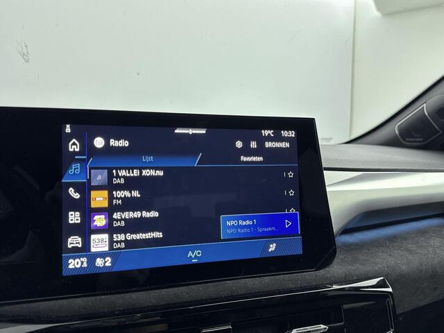 Renault CLIO 1.8 Hybrid 160Pk esprit Alpine | Google Navigatie | Climate Control | Adaptive Cruise Control | Achteruitrijcamera & Parkeersensoren | Harman Kardon Geluidsinstallatie | Half Lederen Bekleding | Sportstoelen | Apple & Android Carplay | Privacy Glass |