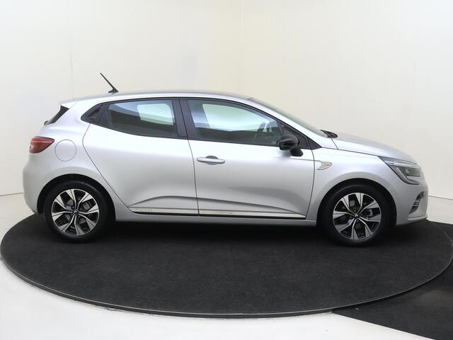 Renault CLIO 1.6 E-Tech Hybrid 140 Limited | airco automatisch | Apple Carplay/Android | cruise control | LED koplampen | lederen bekleding | lichtmetalen velgen 17"| navigatiesysteem full map | rijstrooksensor met correctie | voorstoelen verwarmd |
