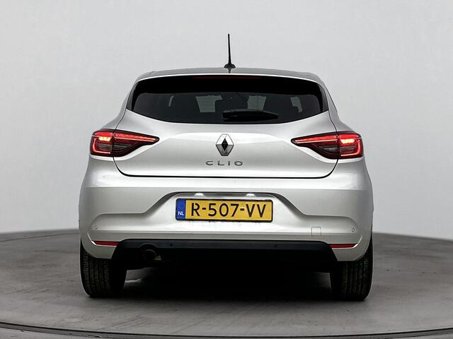 Renault CLIO 1.0 TCe 90Pk Evolution | Navigatie | Apple Carplay/Android Auto | Parkeersensoren Voor & Achter | Achteruitrijcamera | Lichtmetalen Velgen | Elektrisch Inklapbare Spiegels | Airconditioning | Privacy Glass |