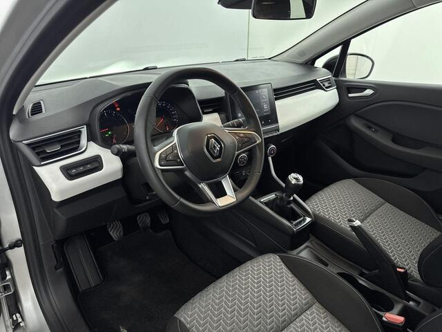 Renault CLIO 1.0 TCe 90Pk Evolution | Navigatie | Apple Carplay/Android Auto | Parkeersensoren Voor & Achter | Achteruitrijcamera | Lichtmetalen Velgen | Elektrisch Inklapbare Spiegels | Airconditioning | Privacy Glass |