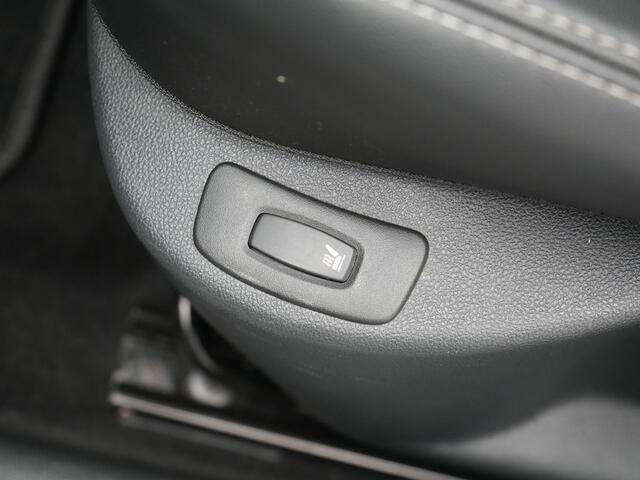 Renault CLIO 1.2 TCe Intens 119pk Automaat | Camera | Keyless | Alcantara Sportstoelen Verwarmd | Cruise Control | LED Koplampen | DAB | Navigatie | Park Assist | 16"L.M