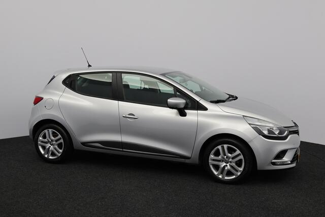 Renault CLIO 0.9 TCe Limited/ Stoelverw./ Keyless/ Regensensor/ Apple + Android/ DAB+/ Navi/ Clima/ Cruise/ Elek. pakket/ Isofix/ Bluetooth/ Multi. LEDER. Stuur/ Mistl./ LED Dagrijverl.
