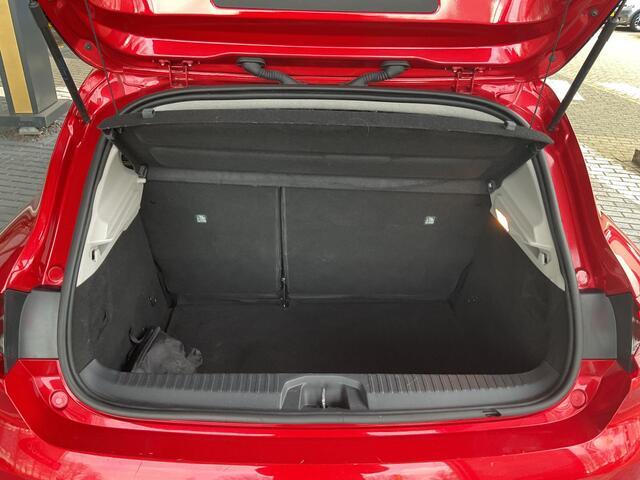 Renault CLIO 1.0 TCe Bi-Fuel Zen l APPLE CARPLAY & ANDROID AUTO l AIRCO l PARKEERSENSOREN l ALLSEASON BANDEN | 1E EIGENAAR | TANKEN VOOR € 0,86 PER LITER