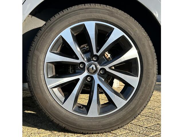 Renault CLIO 1.0 TCe Intens 101PK | 1e Eigenaar | Dealeronderhouden | NL AUTO | NAP | Achteruitrijcamera | Keyless Entry | Keyless Start | Climate Control | Navigatie | Cruise Control | Lichtmetalen Velgen | 2 Sleutels | APK tot 14-12-2027 |