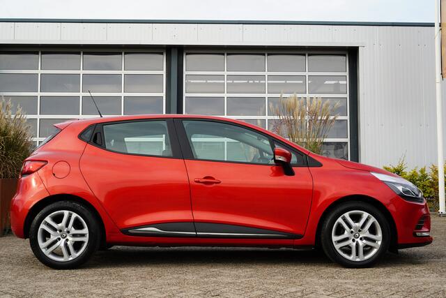 Renault CLIO 0.9 TCe Limited 90 pk | Airco | Bluetooth | Cruise control | Isofix bevestiging voor kinderzitjes | LED dagrijverlichting | Lichtmetalen velgen 16" | Navigatiesysteem full map | Parkeersensor achter | Zeer nette auto! – foto 5