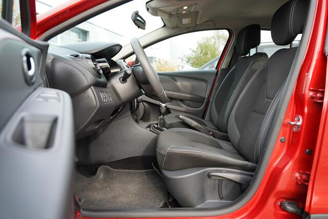 Renault CLIO 0.9 TCe Limited 90 pk | Airco | Bluetooth | Cruise control | Isofix bevestiging voor kinderzitjes | LED dagrijverlichting | Lichtmetalen velgen 16" | Navigatiesysteem full map | Parkeersensor achter | Zeer nette auto! – foto 10