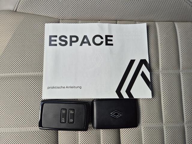 Renault ESPACE E-Tech full hybrid 200 iconic 7p. / 7 Persoons / HUD / Bose Audiosysteem /Pack Advanced Drive Assist / Elektrische bedienbare achterklep / Panoramadak / Pack Harman Kardon premium sound / Trekgewicht 1500 Kg / Stuur- en Stoelverwarming / Voorruitverwarmin