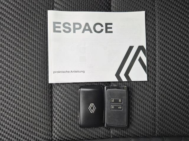 Renault ESPACE E-Tech full hybrid 200 esprit Alpine 7p. / Fabrieksgarantie tot 10-2027 / All season banden / Trekgewicht 1500 kg / panoramadak var. transparantie / Stuur- Stoel & Voorruitverwarming / Elektrische achterklep / Head Up Display / Rondomzicht camera /