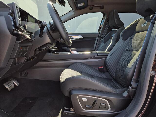 Renault ESPACE E-Tech full hybrid 200 esprit Alpine 7p. Facelift / Fabrieksgarantie tot 09-2027 / Elektrische Achterklep / 360 Graden Camera / Head- Up Display / Stuur- Stoel & Voorruit Verwarming / Elektrisch Verstelbare Voorstoelen/ Solarbay Panoramadak / Trekgewicht 1500 kg /